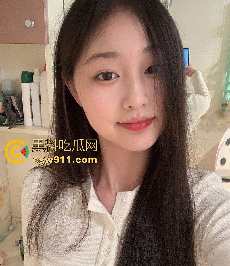 这个小编真的极力推荐！重庆175大长腿小美【谢晓婷】黑丝美腿极品身材，露脸口交一脸淫靡，粉嫩骚穴淫水四溅！  第4张