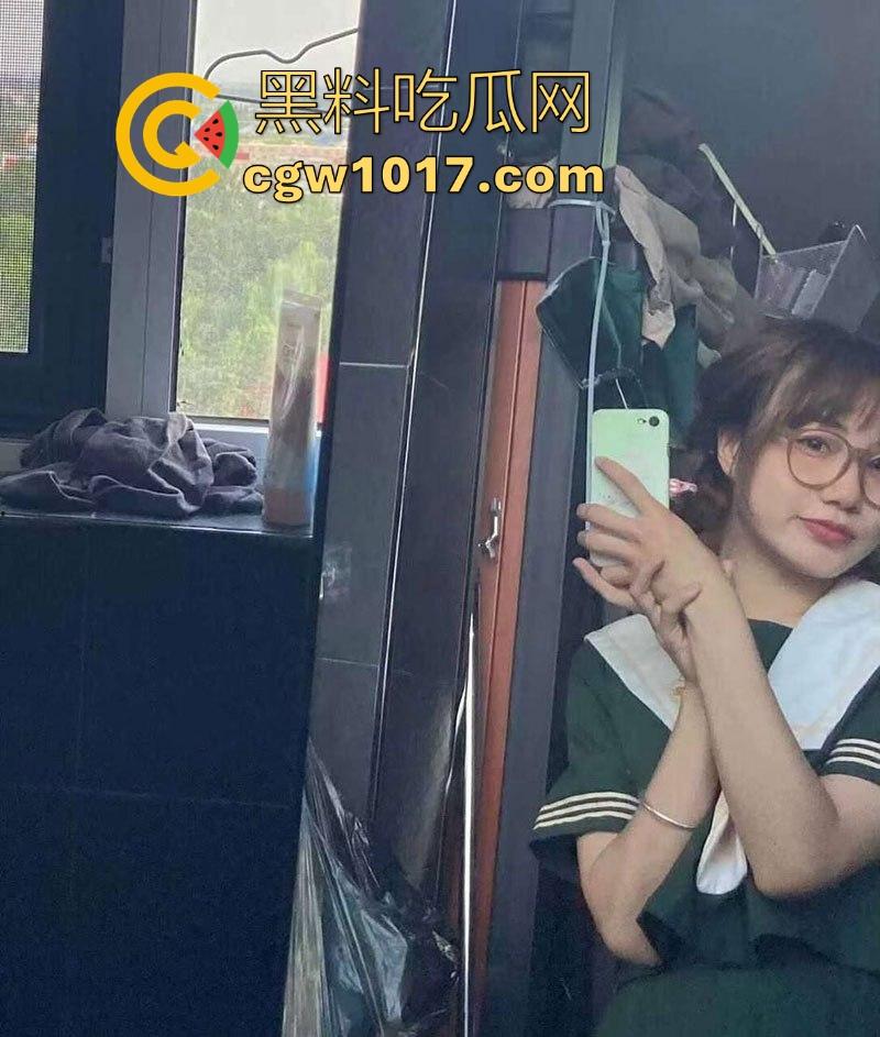 成都医科大学眼镜学妹【廖萱晴】双面人生暴露，清纯大学生私下是金主包养金丝雀，床上浪荡跟学校的清纯极其反差！  第2张