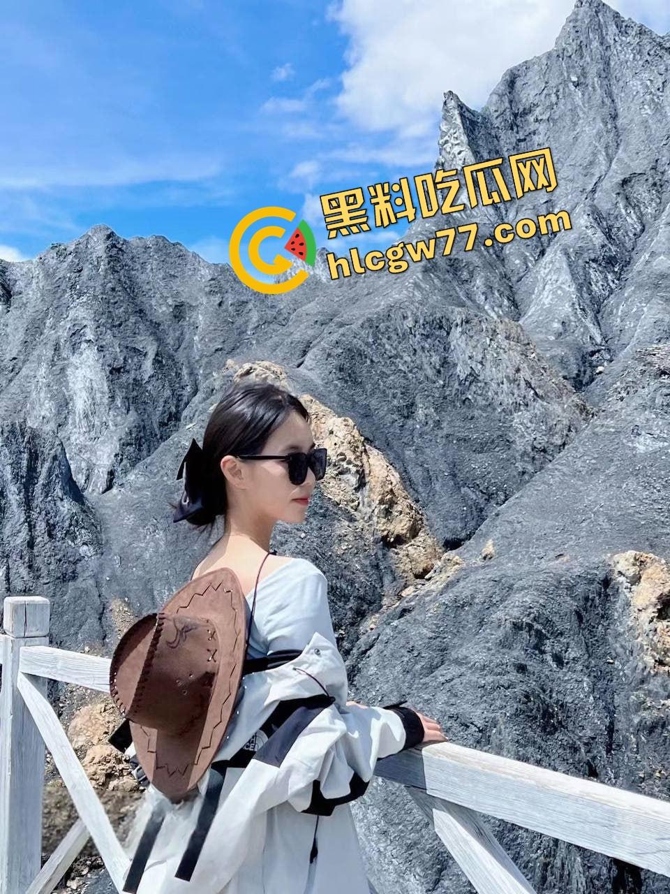 陕西大二学姐【张悦】白天高冷校花，晚上叼内裤跪地爆操，异地恋顶不住直接变成小母狗  第1张