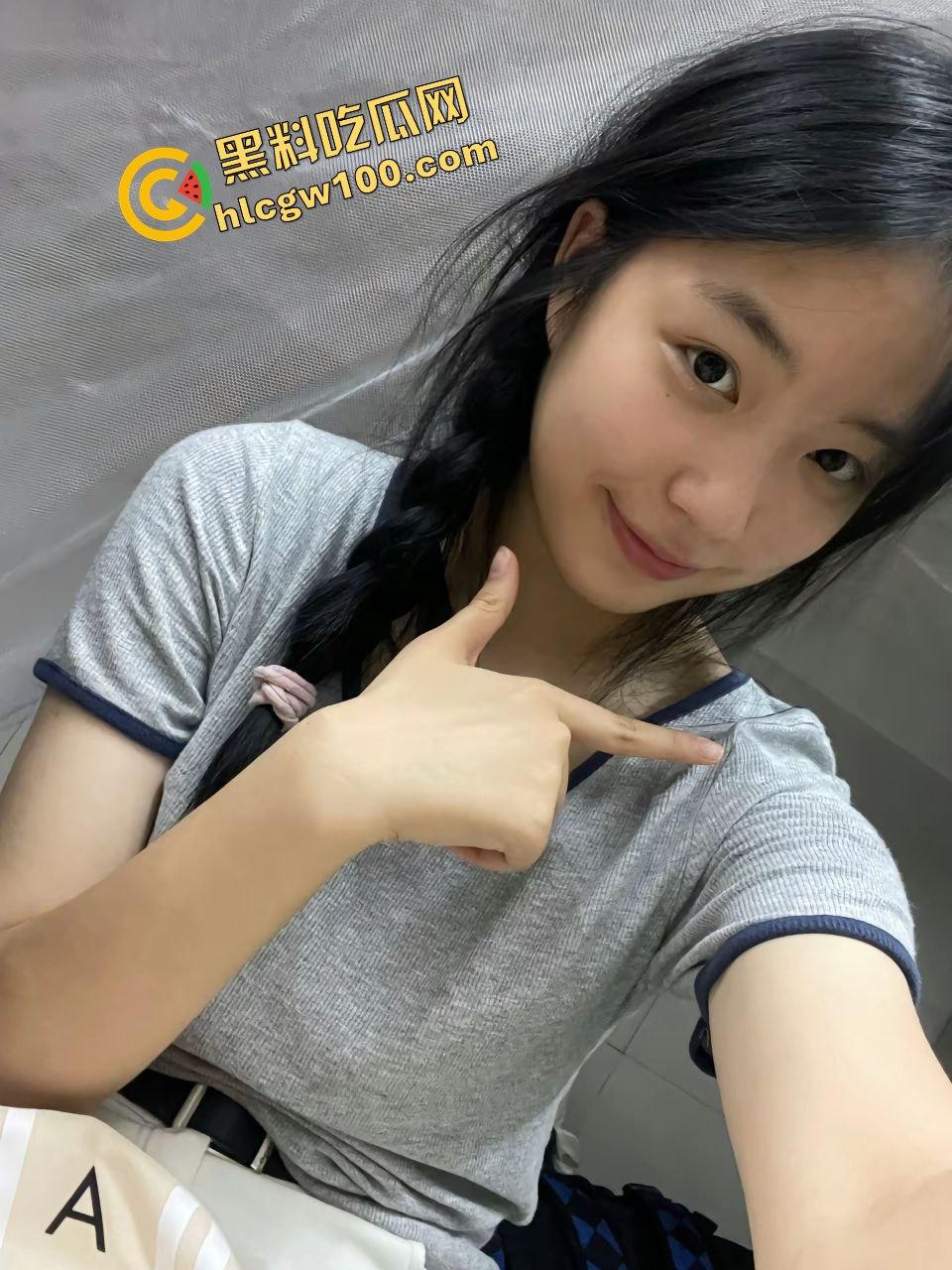 江西吉安肉感炮台短发反差骚母狗『何惠珍』抠逼猛塞淫穴 激烈草逼后入大汗淋漓！原创独家流出！  第1张