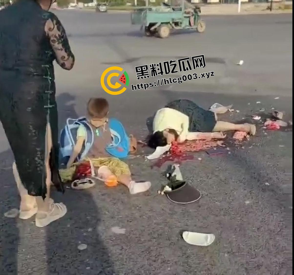 血腥慎入！济南商河车祸现场 脑袋被压爆 脑浆和内脏散落一地 现场视频流出  第2张