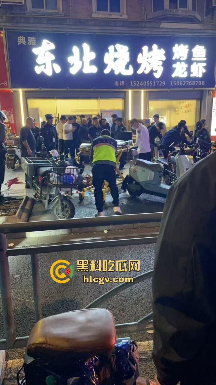 南通东北烧烤场闹大事！两桌人喝多对视一眼就起冲突，口角升级直接捅人！看人一眼都要命！  第3张