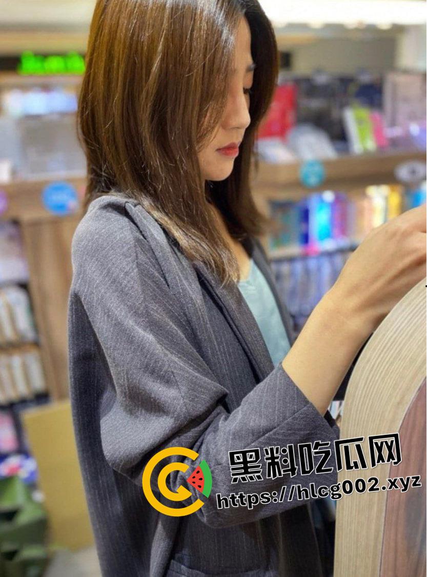 台湾人妻御姐和同事出差开房 浓密的黑森林难怪性欲这么旺盛 嗲嗲的叫床 这谁顶得住  第4张