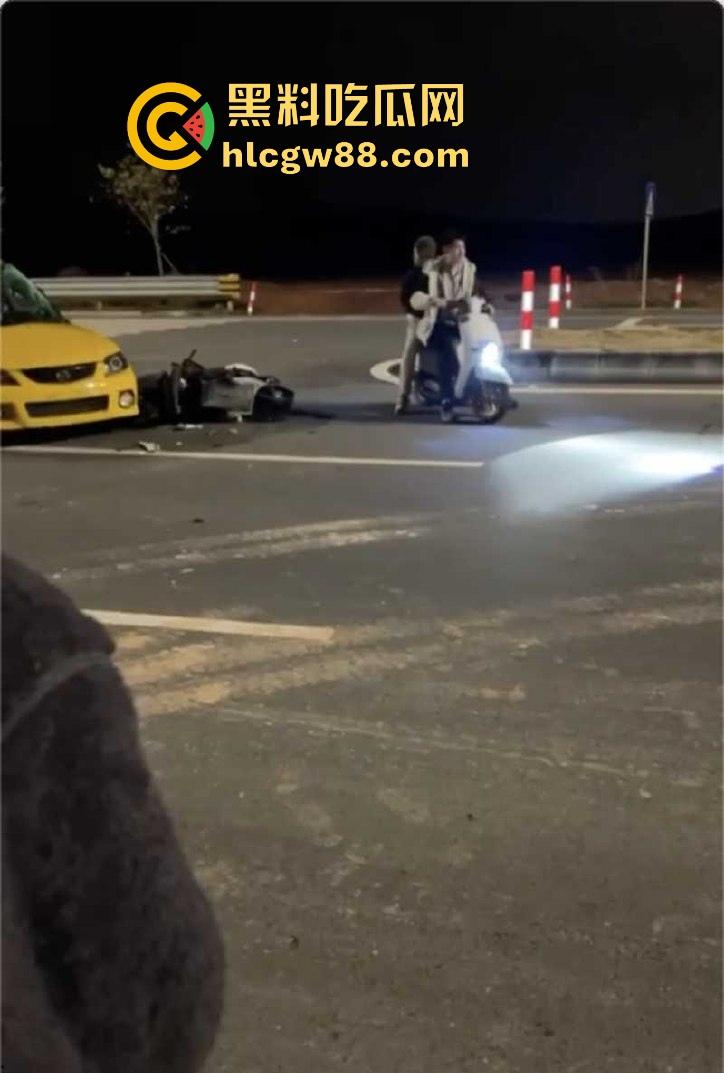 广东江门精神小伙儿行驶改装摩托与无牌轿车碰撞发生惨烈车祸 摩托车主当场凉了 车祸现场曝光！  第6张