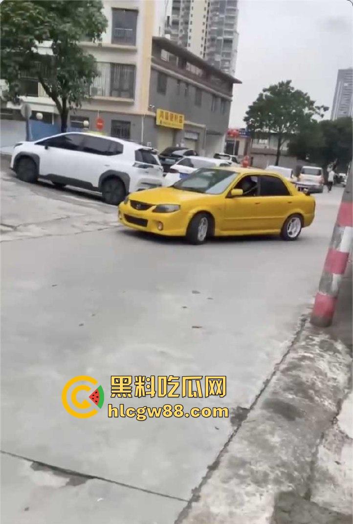 广东江门精神小伙儿行驶改装摩托与无牌轿车碰撞发生惨烈车祸 摩托车主当场凉了 车祸现场曝光！  第7张