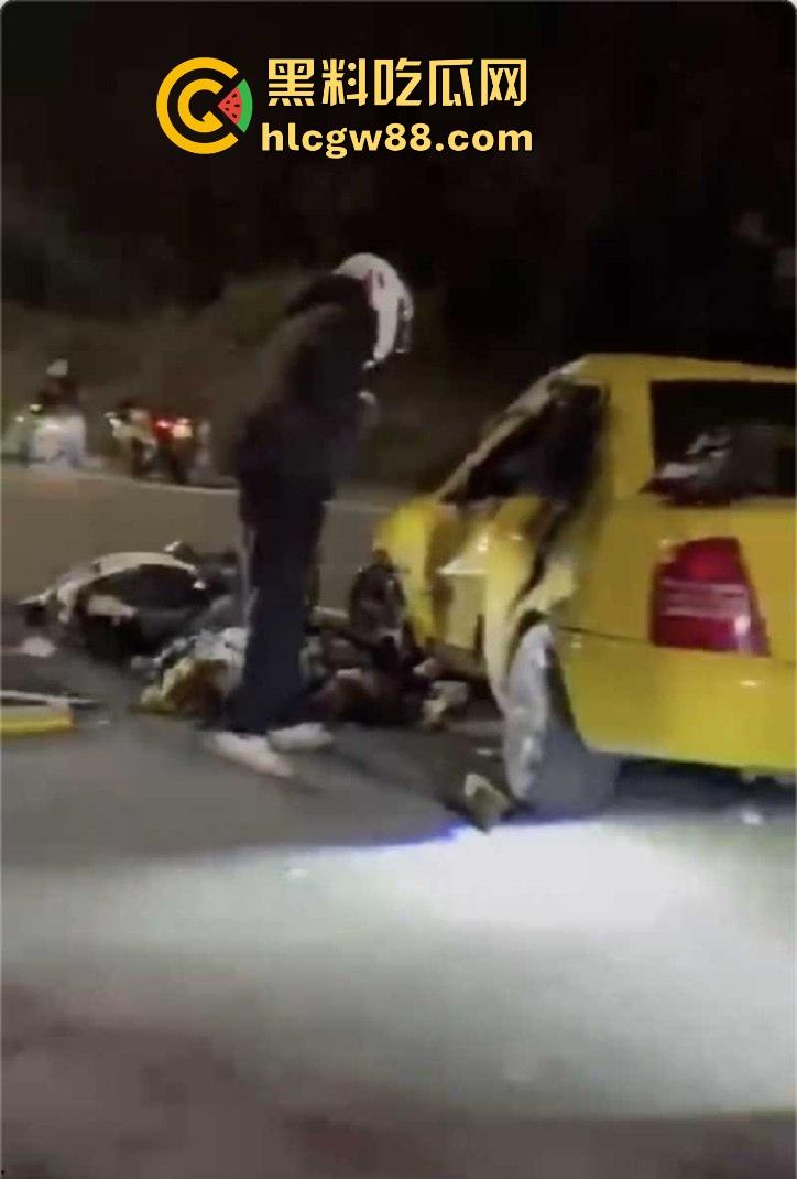 广东江门精神小伙儿行驶改装摩托与无牌轿车碰撞发生惨烈车祸 摩托车主当场凉了 车祸现场曝光！  第9张