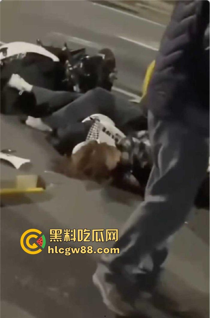 广东江门精神小伙儿行驶改装摩托与无牌轿车碰撞发生惨烈车祸 摩托车主当场凉了 车祸现场曝光！  第10张