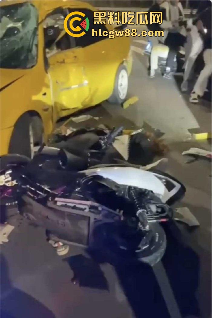 广东江门精神小伙儿行驶改装摩托与无牌轿车碰撞发生惨烈车祸 摩托车主当场凉了 车祸现场曝光！  第11张
