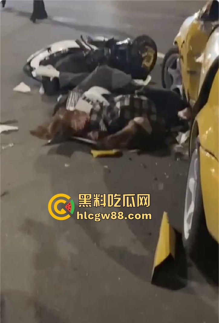 广东江门精神小伙儿行驶改装摩托与无牌轿车碰撞发生惨烈车祸 摩托车主当场凉了 车祸现场曝光！  第13张