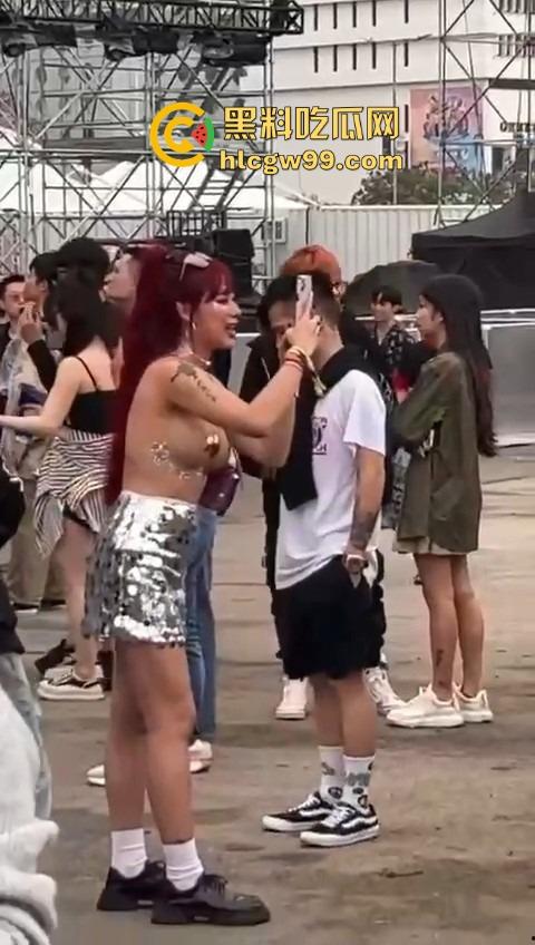 海口电音节小仙女玩得真花，乳贴当衣服半裸晃奶，这是货比三家，方便海王们精挑细选精准下单？  第11张