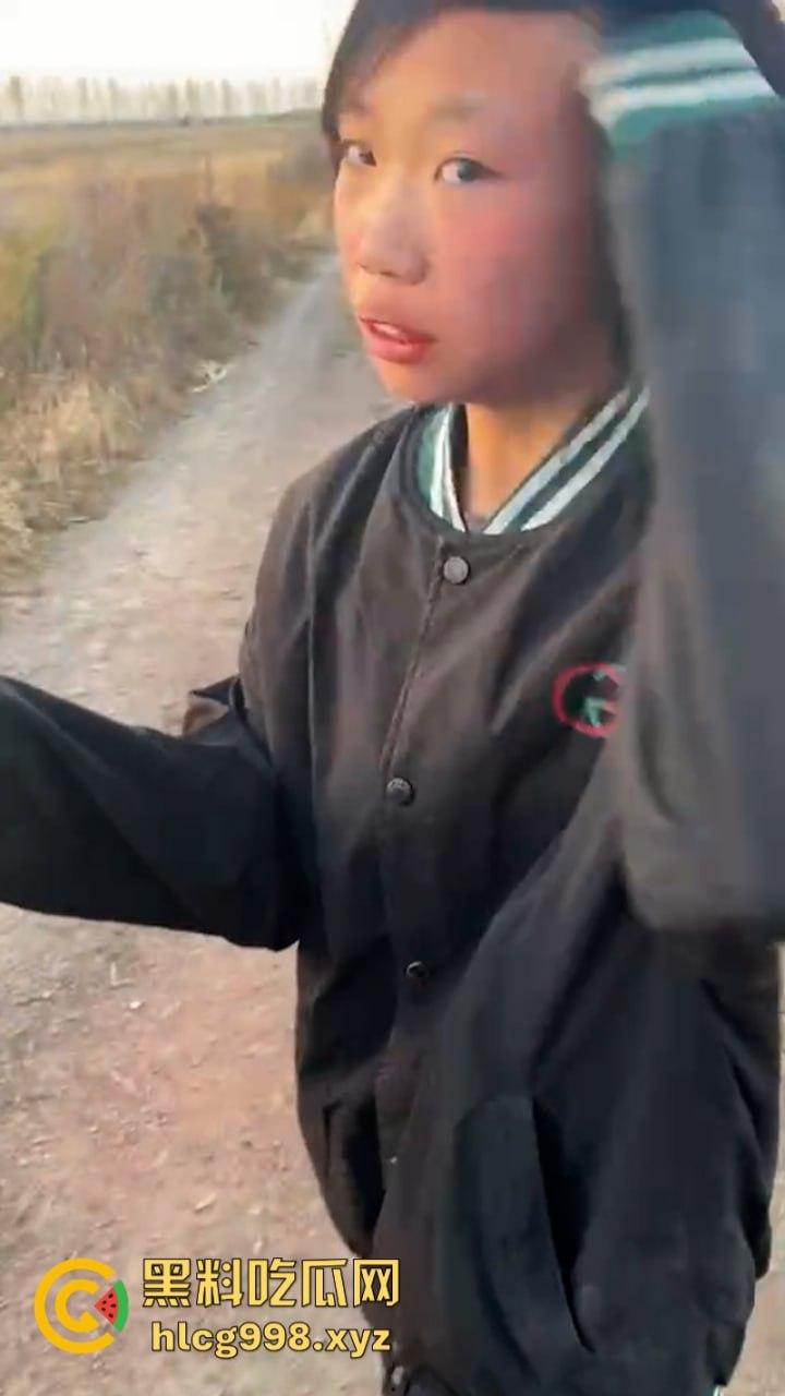 山西女生野外遭7人围殴 视频曝光长达5分钟打骂虐待 真是一群畜生！  第9张