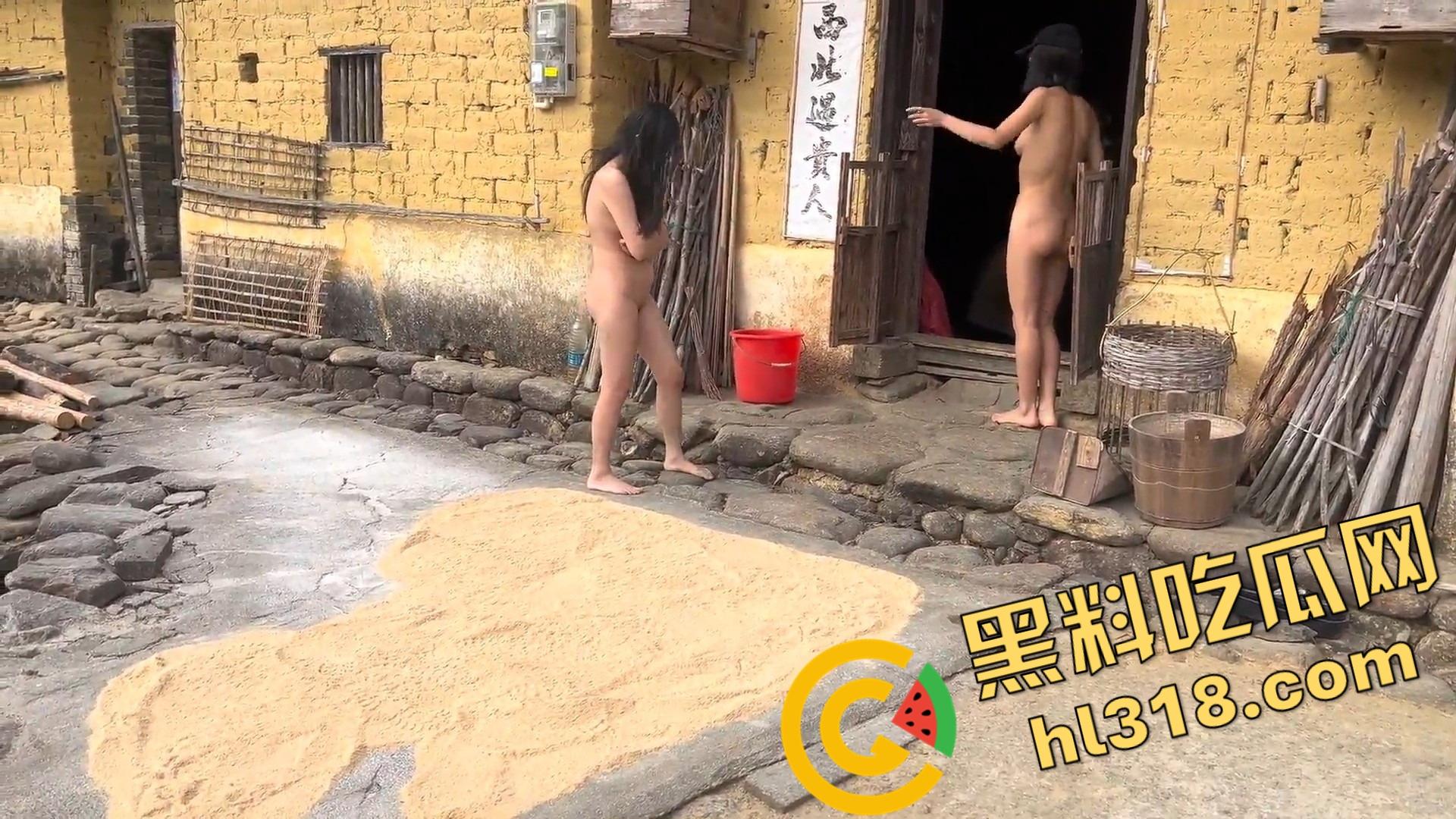 露出天花板御姐『cikaimoon』携闺蜜全裸下乡，裸乳肥臀给大爷做饭送温暖，大爷饭没吃奶吃饱！  第16张