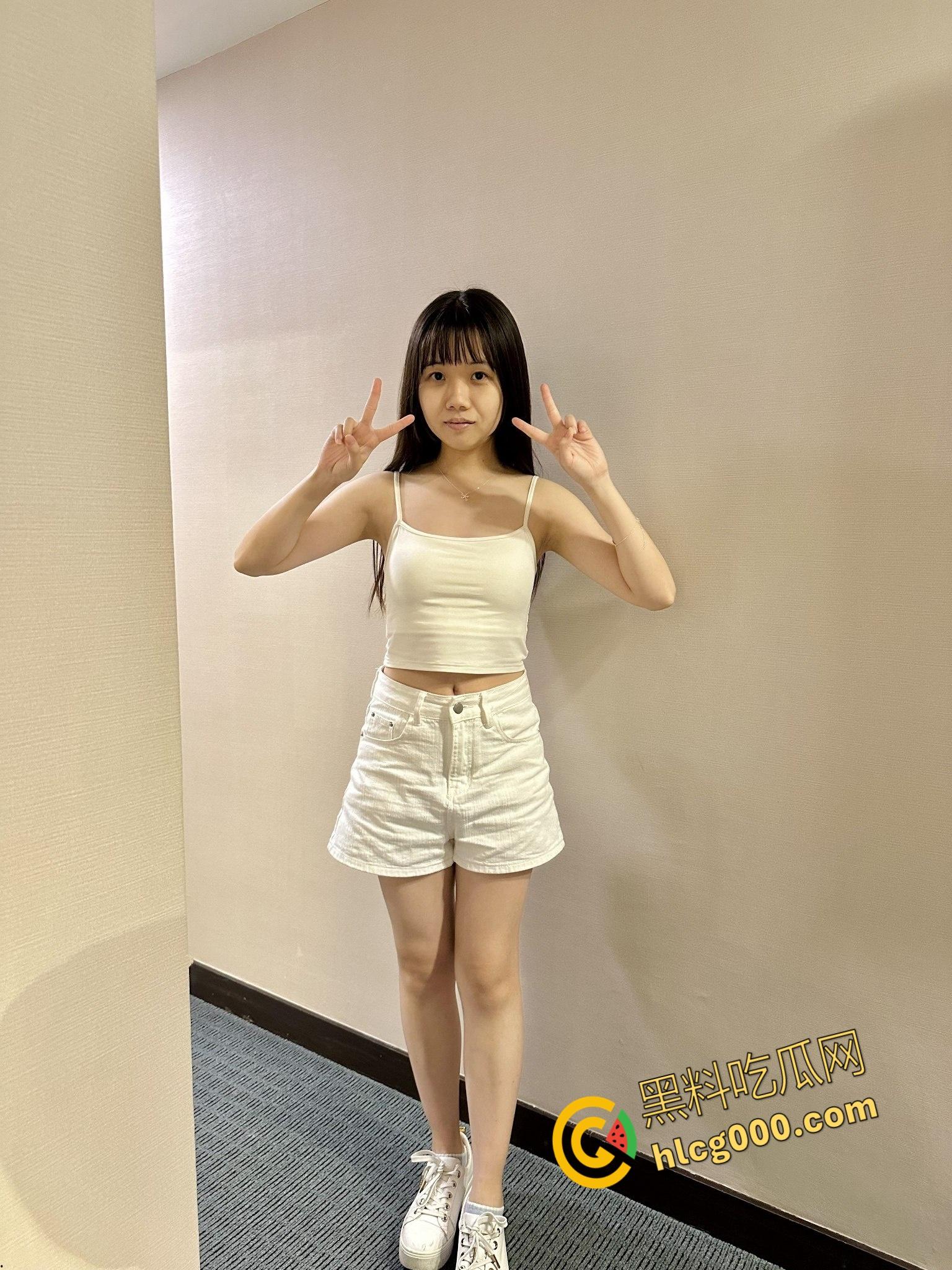 上海交通大学女大学生【余乐华】,被渣男网恋面基,强推调教良家小妹,带上眼罩秒变私人玩物 ! 第4张 上海交通大学女大学生【余乐华】,被渣男网恋面基,强推调教良家小妹,带上眼罩秒变私人玩物 ! 第4张