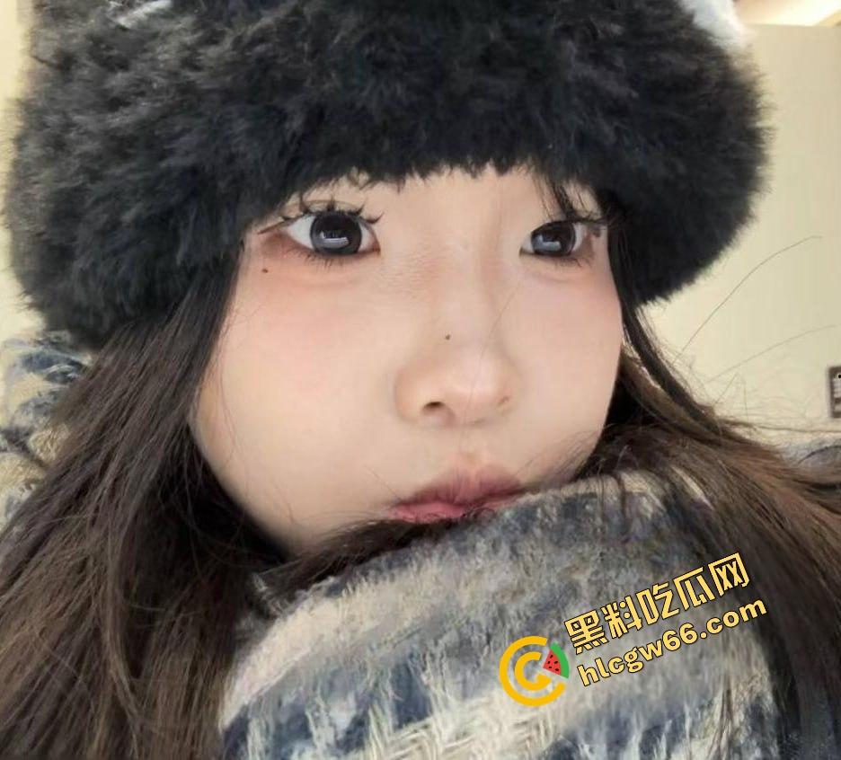 江西04年嫩妹【王诗齐】清纯校花变精桶婊，警服SM滴蜡嫩洞喷浆，大屌爆操屁股撞烂，性瘾贱货全网曝光！  第4张