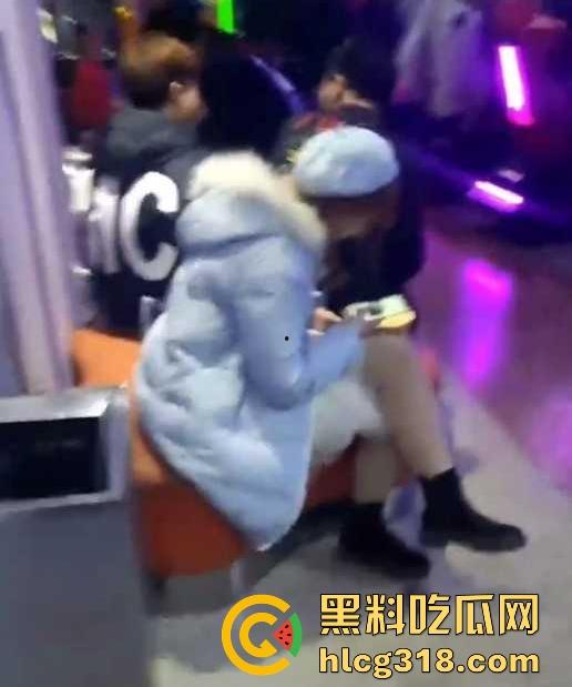 机智小哥玩街射白丝美女！酝酿许久趁其不备掏枪就射 胆大吃四方 男主真刺激！  第8张