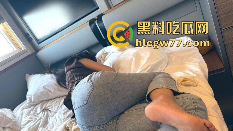 高校女校长勾引学生 私拍小视频被家长群曝光 被学生当母狗狠狠乱操 反差感直接拉满! 第6张 高校女校长勾引学生 私拍小视频被家长群曝光 被学生当母狗狠狠乱操 反差感直接拉满! 第6张