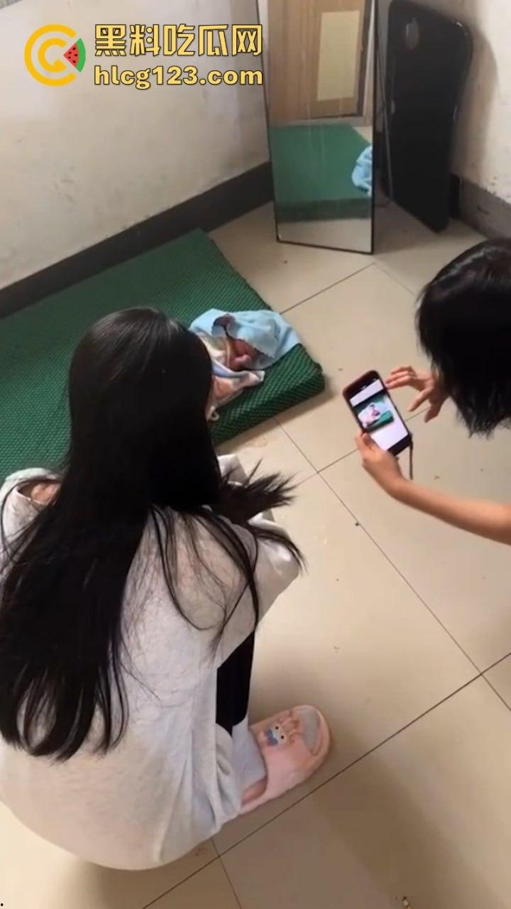 血腥慎入!令人发指在校女大学生突然在公厕临盆生孩子 又弃之不管! 第6张 血腥慎入!令人发指在校女大学生突然在公厕临盆生孩子 又弃之不管! 第6张