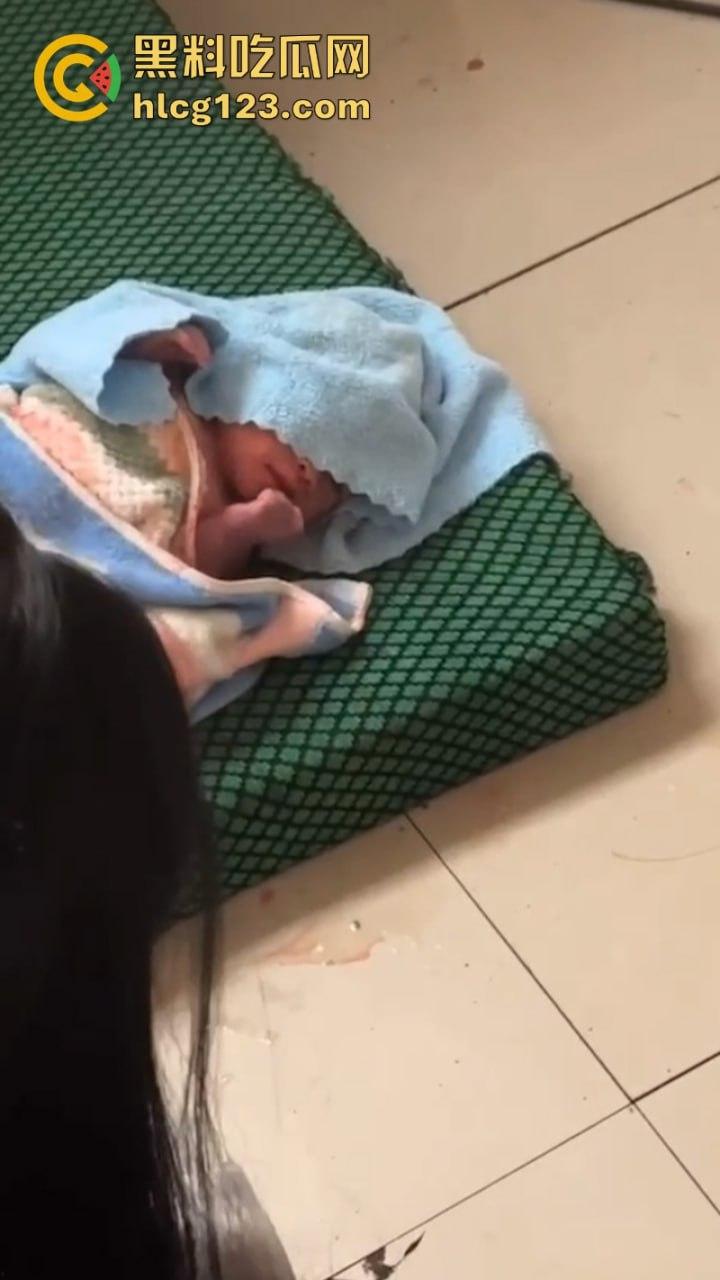 血腥慎入!令人发指在校女大学生突然在公厕临盆生孩子 又弃之不管! 第8张 血腥慎入!令人发指在校女大学生突然在公厕临盆生孩子 又弃之不管! 第8张