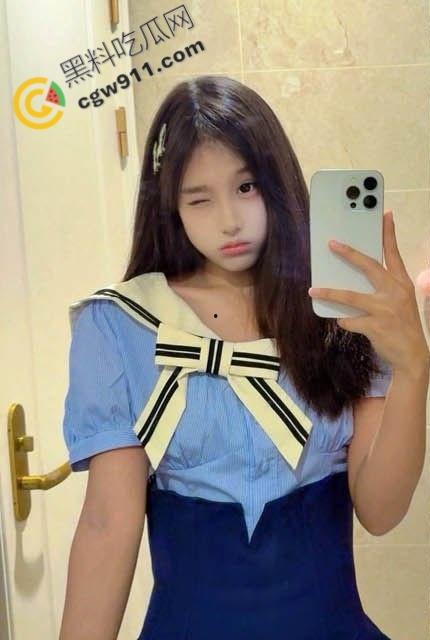 海角大神与妹妹乱伦新作：电梯里妹妹小吊带瑟睡衣诱人至极，使劲揉搓后入猛插，浪叫不停！  第1张