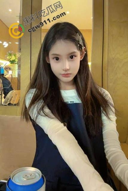 海角大神与妹妹乱伦新作：电梯里妹妹小吊带瑟睡衣诱人至极，使劲揉搓后入猛插，浪叫不停！  第3张