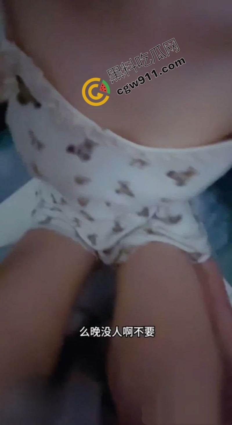 海角大神与妹妹乱伦新作：电梯里妹妹小吊带瑟睡衣诱人至极，使劲揉搓后入猛插，浪叫不停！  第8张