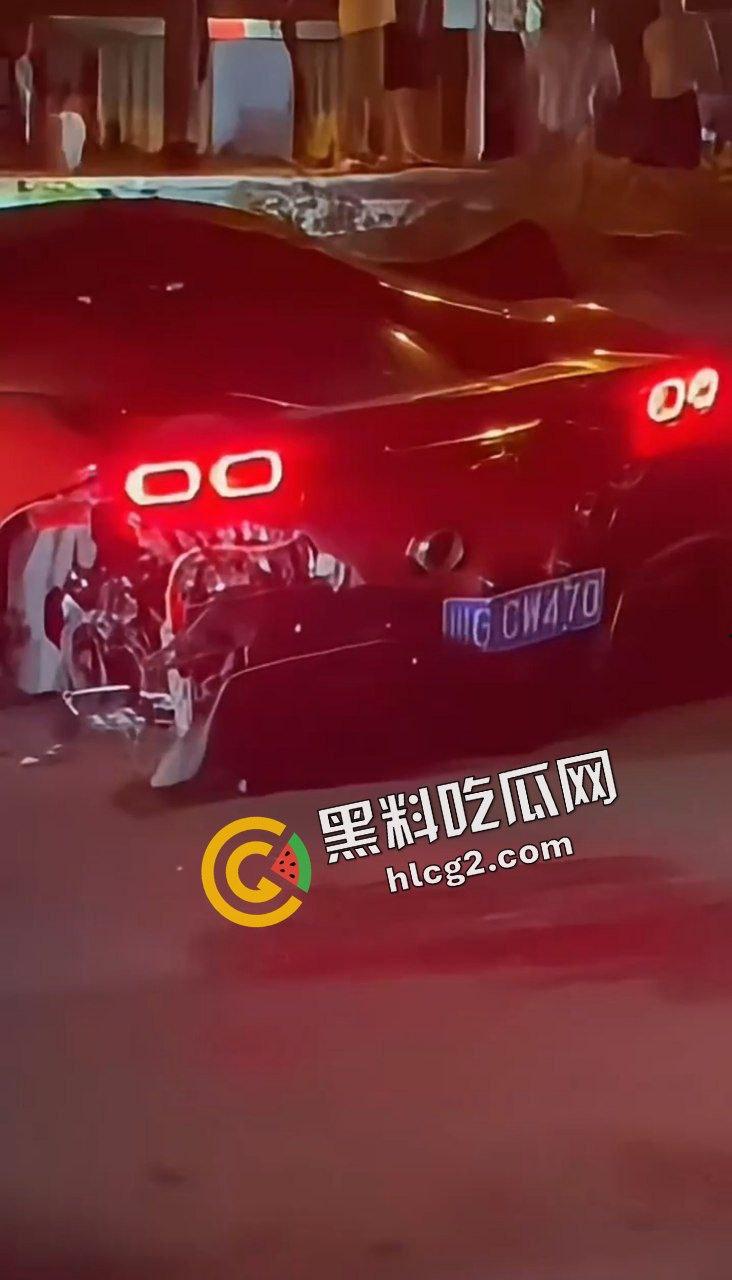 三亚3位小仙女 租法拉利跑车出车祸 后胎撞飞数米 唯一一台法拉利sf90报废 第4张 三亚3位小仙女 租法拉利跑车出车祸 后胎撞飞数米 唯一一台法拉利sf90报废 第4张
