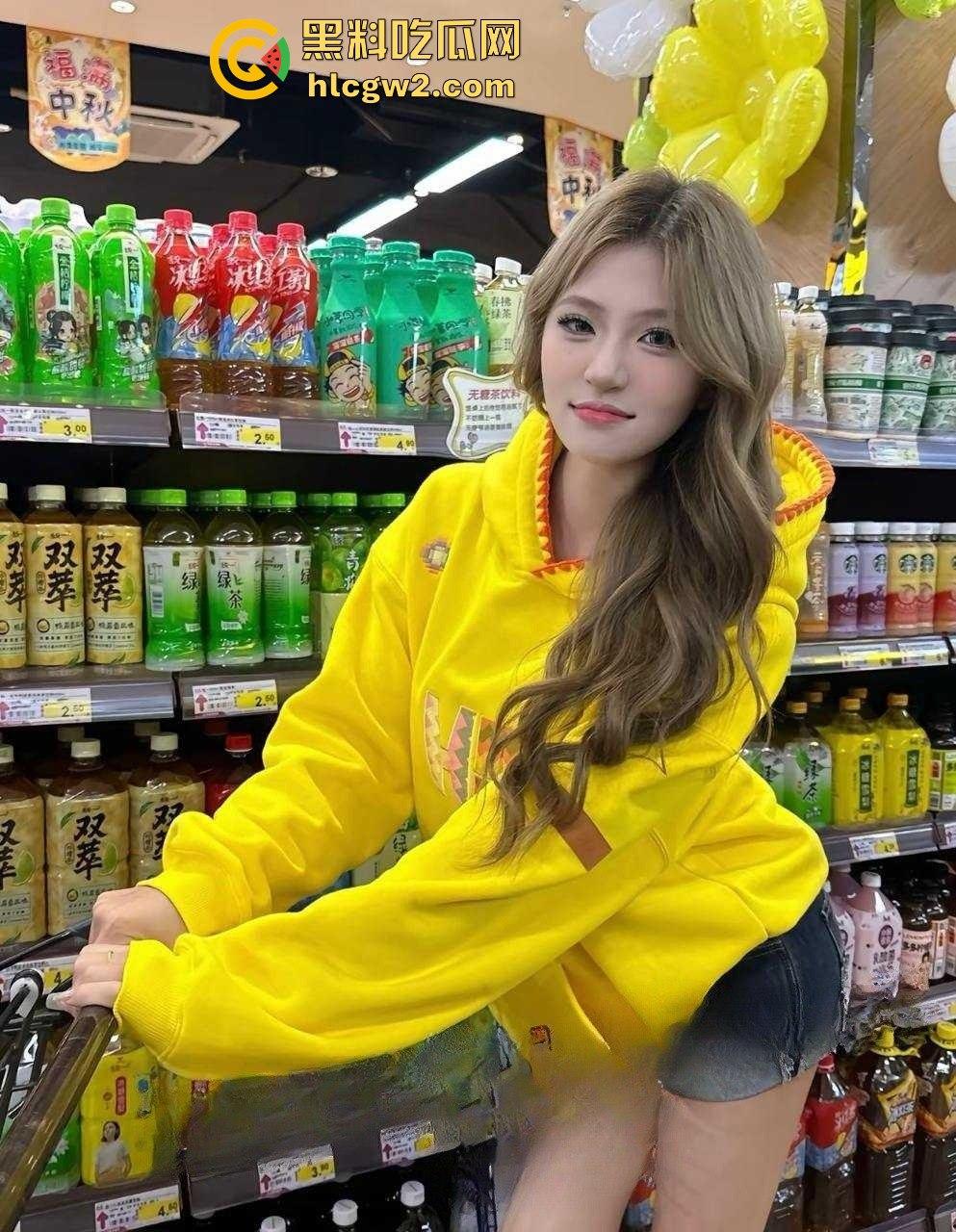 郑州00后【黄絮如】裸聊视频被渣男泄露，骚到舔自己淫水，这下彻底火了！  第1张