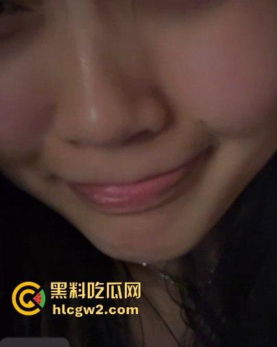 郑州00后【黄絮如】裸聊视频被渣男泄露，骚到舔自己淫水，这下彻底火了！  第5张