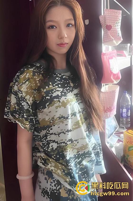 湖南大学大一学生妹【刘魏研】军训被教官后入狂操视频流出,细腰翘臀极品身材让人想入非非! 第1张 湖南大学大一学生妹【刘魏研】军训被教官后入狂操视频流出,细腰翘臀极品身材让人想入非非! 第1张