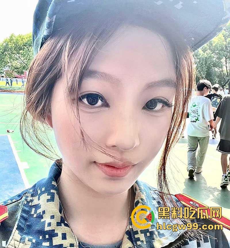 湖南大学大一学生妹【刘魏研】军训被教官后入狂操视频流出,细腰翘臀极品身材让人想入非非! 第2张 湖南大学大一学生妹【刘魏研】军训被教官后入狂操视频流出,细腰翘臀极品身材让人想入非非! 第2张