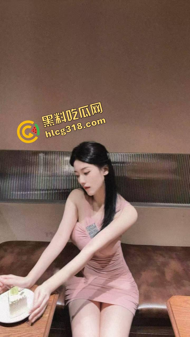 广州天河JK妹子喝断片开始通灵完成任务,真空掀裙坐闺蜜腿上磨逼,屁股一扭直接把旁边哥们干自闭了! 第4张 广州天河JK妹子喝断片开始通灵完成任务,真空掀裙坐闺蜜腿上磨逼,屁股一扭直接把旁边哥们干自闭了! 第4张