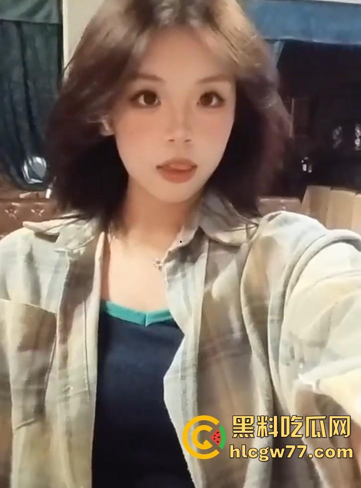 广东肇庆华商学院骚母狗【严宇淇】出轨炮友 前男友将其大量私照泄露,清纯学妹背地竟是鸡巴套子 第1张 广东肇庆华商学院骚母狗【严宇淇】出轨炮友 前男友将其大量私照泄露,清纯学妹背地竟是鸡巴套子 第1张