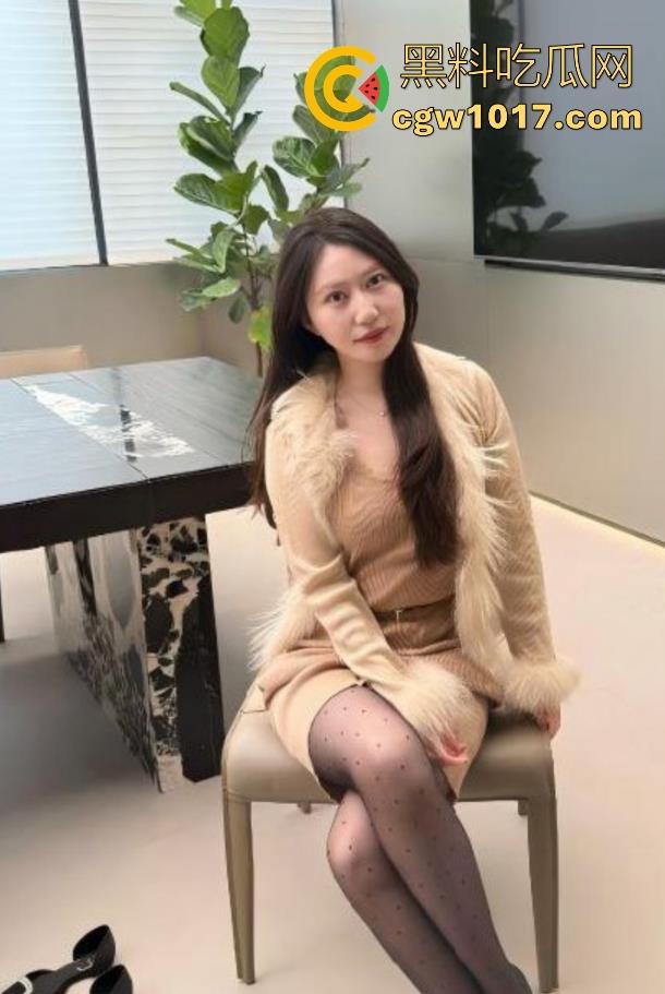 海角乱伦!与嫂子KTV包厢激情偷欢,性感白丝骑乘猛插,全裸开嗓边唱边操全程极度刺激! 第1张 海角乱伦!与嫂子KTV包厢激情偷欢,性感白丝骑乘猛插,全裸开嗓边唱边操全程极度刺激! 第1张