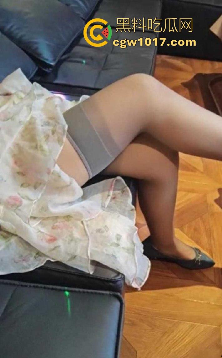 海角乱伦!与嫂子KTV包厢激情偷欢,性感白丝骑乘猛插,全裸开嗓边唱边操全程极度刺激! 第4张 海角乱伦!与嫂子KTV包厢激情偷欢,性感白丝骑乘猛插,全裸开嗓边唱边操全程极度刺激! 第4张