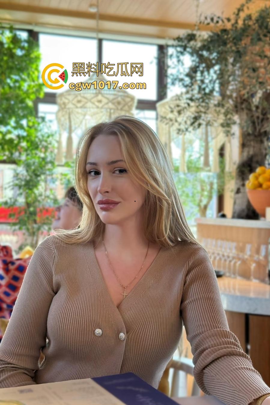 老外美女三头龙扩张,巨无霸三个鸡巴合体大骚逼照吞不误,塞满挤到屁眼都看不到,你敢操她就敢笑你! 第1张 老外美女三头龙扩张,巨无霸三个鸡巴合体大骚逼照吞不误,塞满挤到屁眼都看不到,你敢操她就敢笑你! 第1张