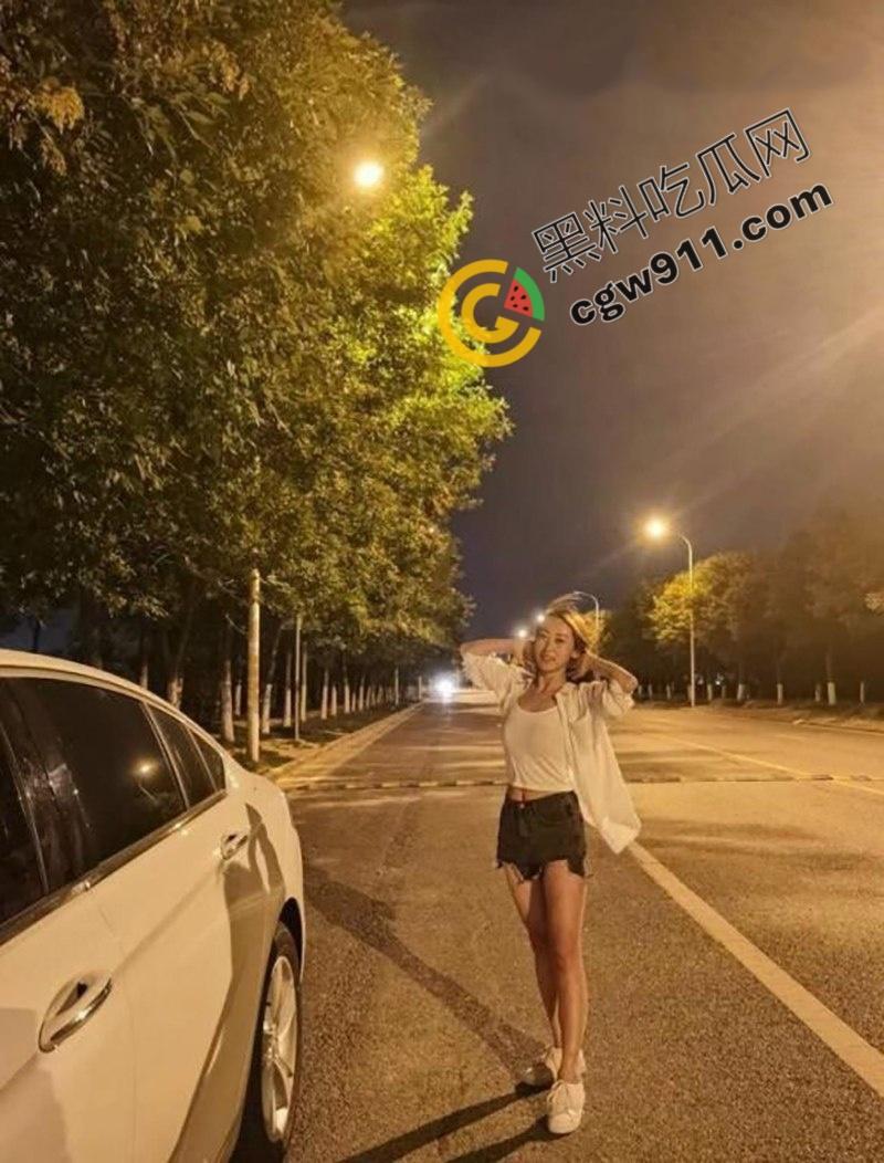 陕西西安极品绿帽夫妻疯狂酒店约炮!娇妻美乳嫩穴被双管齐下,大屌男把骚妻操到浑身颤抖淫水狂流,刺激不已 第3张 陕西西安极品绿帽夫妻疯狂酒店约炮!娇妻美乳嫩穴被双管齐下,大屌男把骚妻操到浑身颤抖淫水狂流,刺激不已 第3张