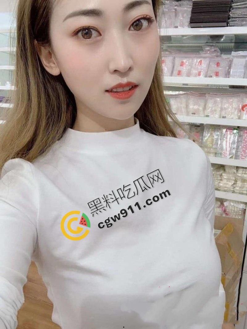 陕西西安极品绿帽夫妻疯狂酒店约炮!娇妻美乳嫩穴被双管齐下,大屌男把骚妻操到浑身颤抖淫水狂流,刺激不已 第4张 陕西西安极品绿帽夫妻疯狂酒店约炮!娇妻美乳嫩穴被双管齐下,大屌男把骚妻操到浑身颤抖淫水狂流,刺激不已 第4张