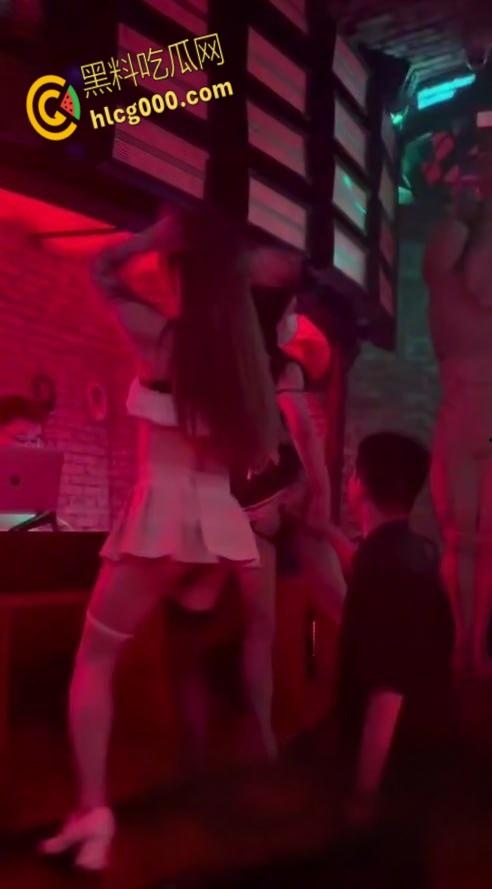 长沙酒吧爽翻天!嗨歌劲爆短裙热舞,亲嘴摸奶擦边撩骚,夜生活还得看长沙,都摸屌了这谁忍得住 ? 第8张 长沙酒吧爽翻天!嗨歌劲爆短裙热舞,亲嘴摸奶擦边撩骚,夜生活还得看长沙,都摸屌了这谁忍得住 ? 第8张