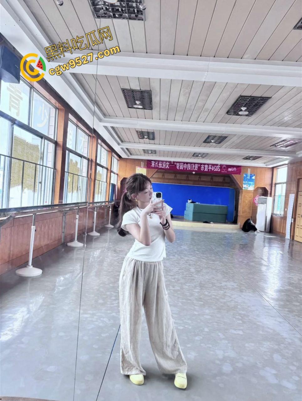 山东青岛平度舞蹈生【郑媛菲】,背着异地恋男友酒吧鬼混,多次酒吧厕所打炮,这身材妥妥的炮机! 第3张 山东青岛平度舞蹈生【郑媛菲】,背着异地恋男友酒吧鬼混,多次酒吧厕所打炮,这身材妥妥的炮机! 第3张