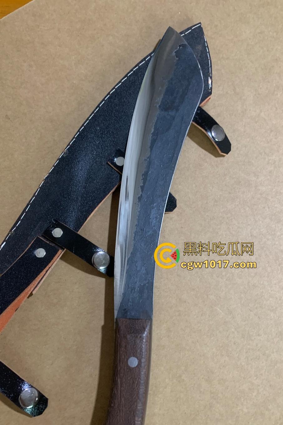 广东珠海黑衣疯狗握刀从保安亭砍翻VIVO店,红衣哥豹子般杀出过肩摔砸地骨裂砍刀飞十米,民警蜂拥铐走! 第2张 广东珠海黑衣疯狗握刀从保安亭砍翻VIVO店,红衣哥豹子般杀出过肩摔砸地骨裂砍刀飞十米,民警蜂拥铐走! 第2张