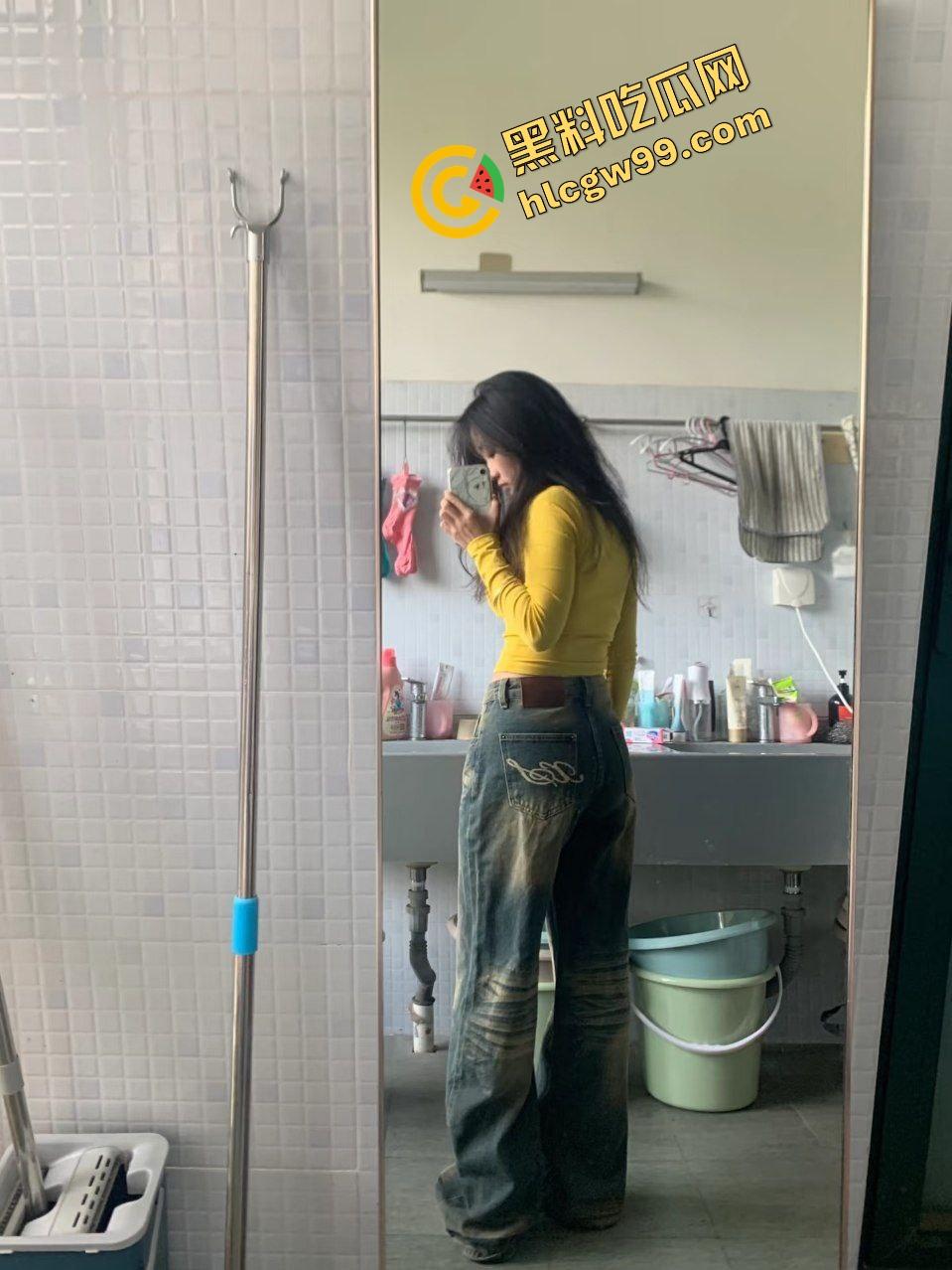 重庆某工厂饥渴骚逼少妇【徐莹莹】逼痒跑到男友宿舍公然骑乘做爱!被曝光用大象玩偶磨逼!独家流出! 第2张 重庆某工厂饥渴骚逼少妇【徐莹莹】逼痒跑到男友宿舍公然骑乘做爱!被曝光用大象玩偶磨逼!独家流出! 第2张