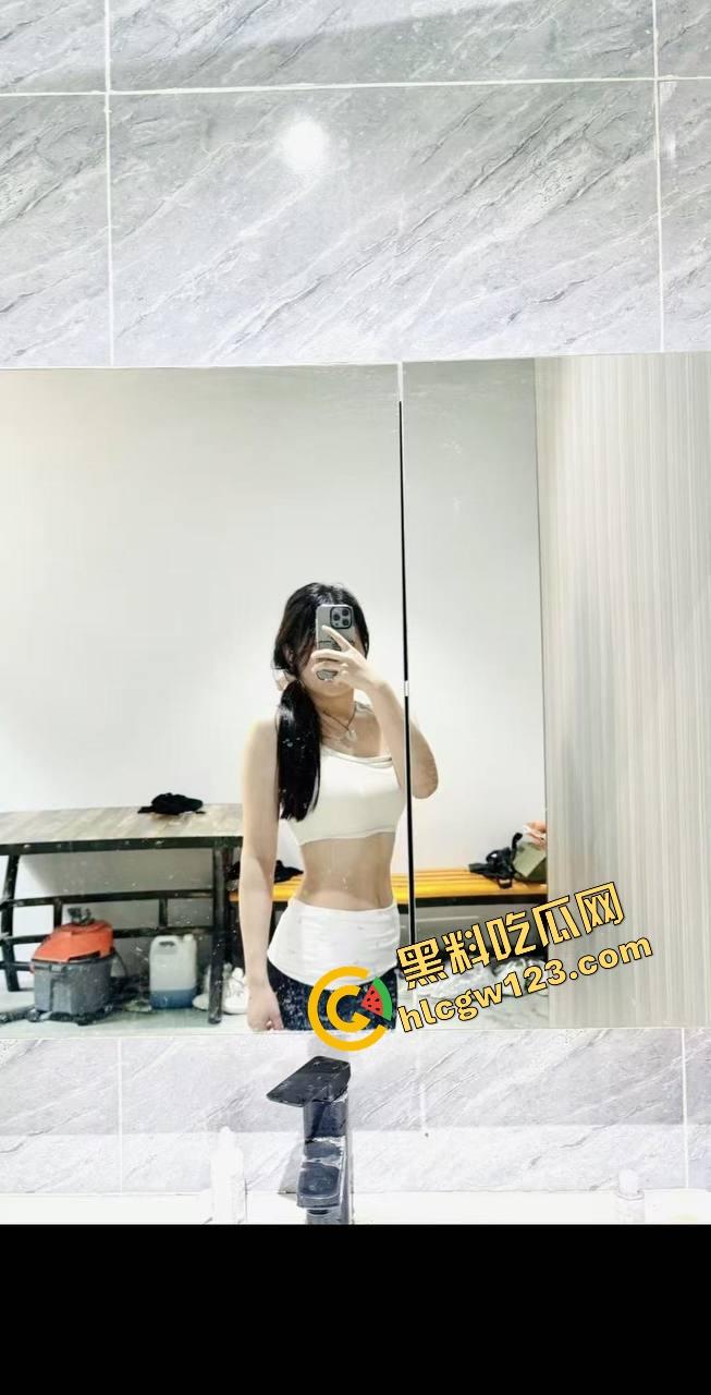 绍兴绿帽老哥带老婆约炮单男,结果被操到高潮的媳妇反手训他你把嘴闭上,好好看人家操我! 第6张 绍兴绿帽老哥带老婆约炮单男,结果被操到高潮的媳妇反手训他你把嘴闭上,好好看人家操我! 第6张