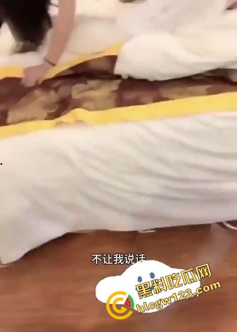 绍兴绿帽老哥带老婆约炮单男,结果被操到高潮的媳妇反手训他你把嘴闭上,好好看人家操我! 第9张 绍兴绿帽老哥带老婆约炮单男,结果被操到高潮的媳妇反手训他你把嘴闭上,好好看人家操我! 第9张