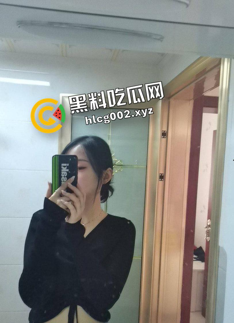 四川大学汉语言专业女大学生的私密时刻 没有反差 24小时的骚 爆操视频被男友流出  第4张