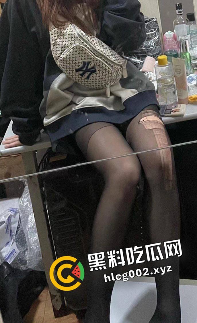 四川大学汉语言专业女大学生的私密时刻 没有反差 24小时的骚 爆操视频被男友流出  第7张