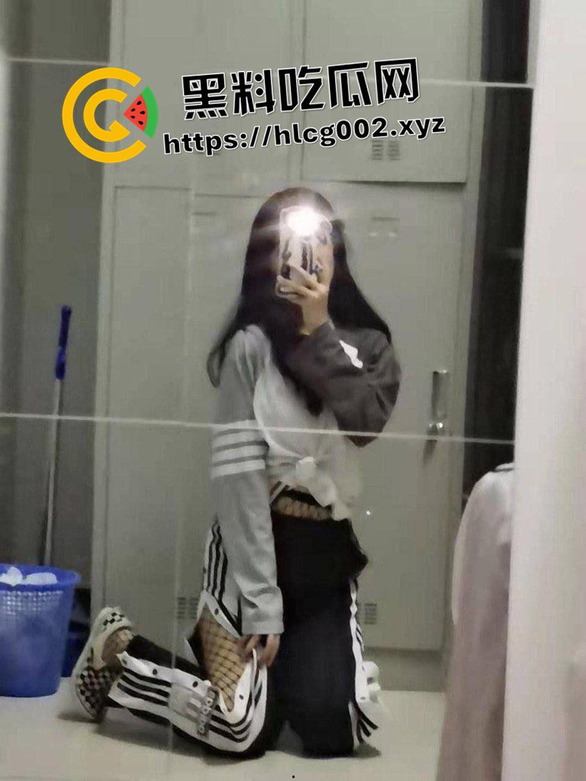 四川大学汉语言专业女大学生的私密时刻 没有反差 24小时的骚 爆操视频被男友流出  第10张