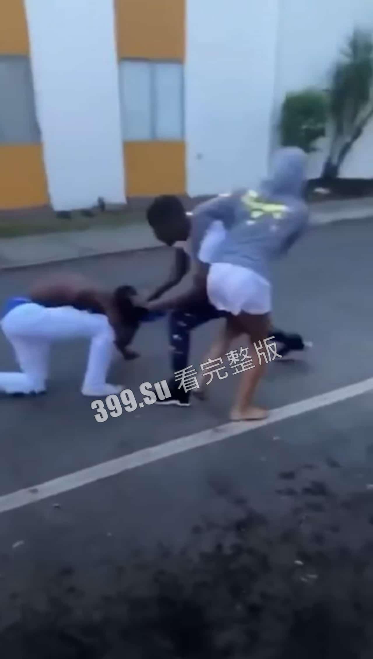 枪支 暴力 自由  国外年轻人身体就是好，倒头就睡 第6张