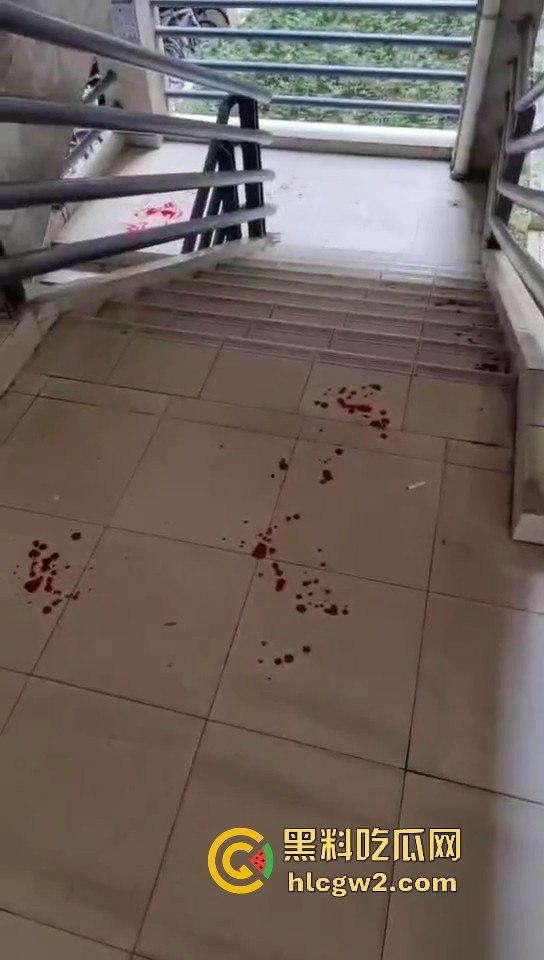 广东工业大学惊现捅人事件!凶手反锁宿舍内,保安公安疯狂踹门! 第3张 广东工业大学惊现捅人事件!凶手反锁宿舍内,保安公安疯狂踹门! 第3张