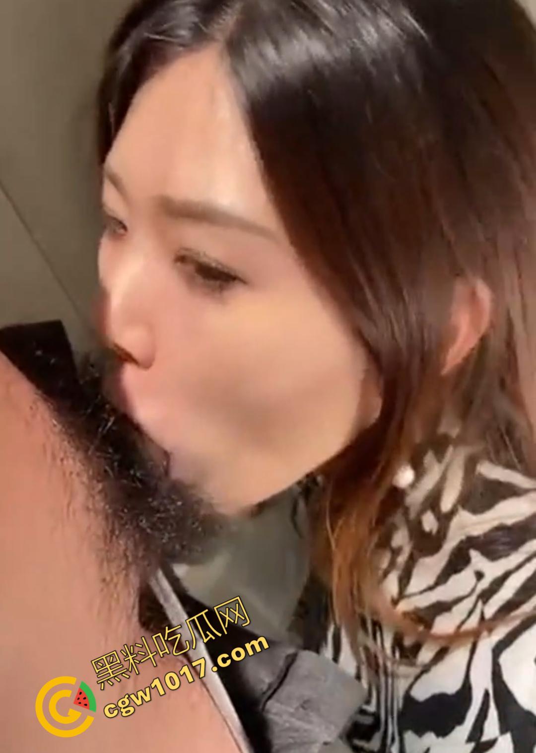 商场柜台大姐【朱艳燕】在试衣间“犯贱”,奶子肥硕的她像发情母兽,舌头撩拨男人鸡巴,热情如火的眼神撩人至极! 第7张 商场柜台大姐【朱艳燕】在试衣间“犯贱”,奶子肥硕的她像发情母兽,舌头撩拨男人鸡巴,热情如火的眼神撩人至极! 第7张