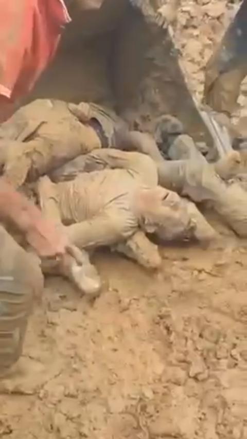 惊天摄魄！非洲刚果铜矿场坍塌惨剧：80人惨被活埋葬身矿场，挖掘机疯狂清尸，尸骨遍野！  第4张